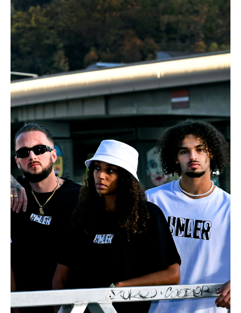 BLACK AND WHITE  –  T-SHIRT