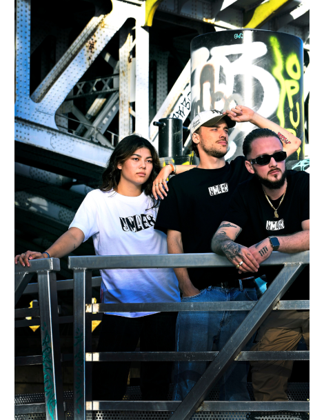 BLACK AND WHITE  –  T-SHIRT